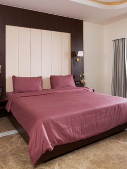 Oyvu - Pink 300Tc Bedsheet with 2 Pillow Covers