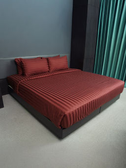 Oyvu - Red 500Tc Bedsheet with 2 Pillow Covers