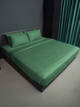 Oyvu - Green 400Tc Bedsheet with 2 Pillow Covers