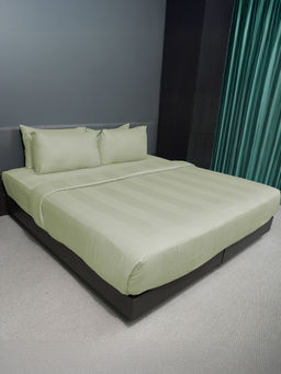 Oyvu - Green 300Tc Bedsheet with 2 Pillow Covers