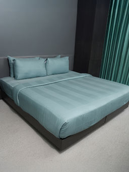 Oyvu - Blue 300Tc Bedsheet with 2 Pillow Covers
