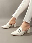 White color option, Sold out, Currently selected