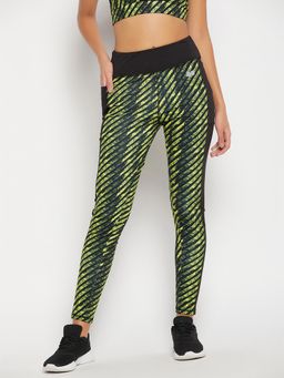 Clovia - Snug-Fit High Rise Printed Active Tights In Black