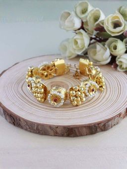 I Jewels - Women Pearls Antique Gold-Plated Wraparound Bracelet