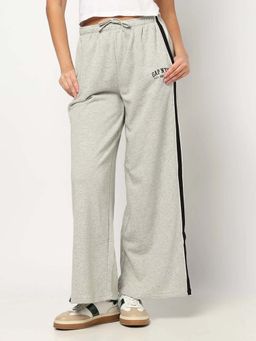 GAP - Women's Mid-Rise Relaxed Pant
