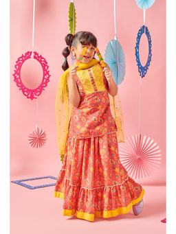 MASTARANG - Girls Red Floral Printed Kurta with Lehenga & Dupatta (Set of 3)
