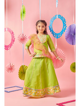 MASTARANG - Girls Green Lehenga Choli with Dupatta (Set of 3)