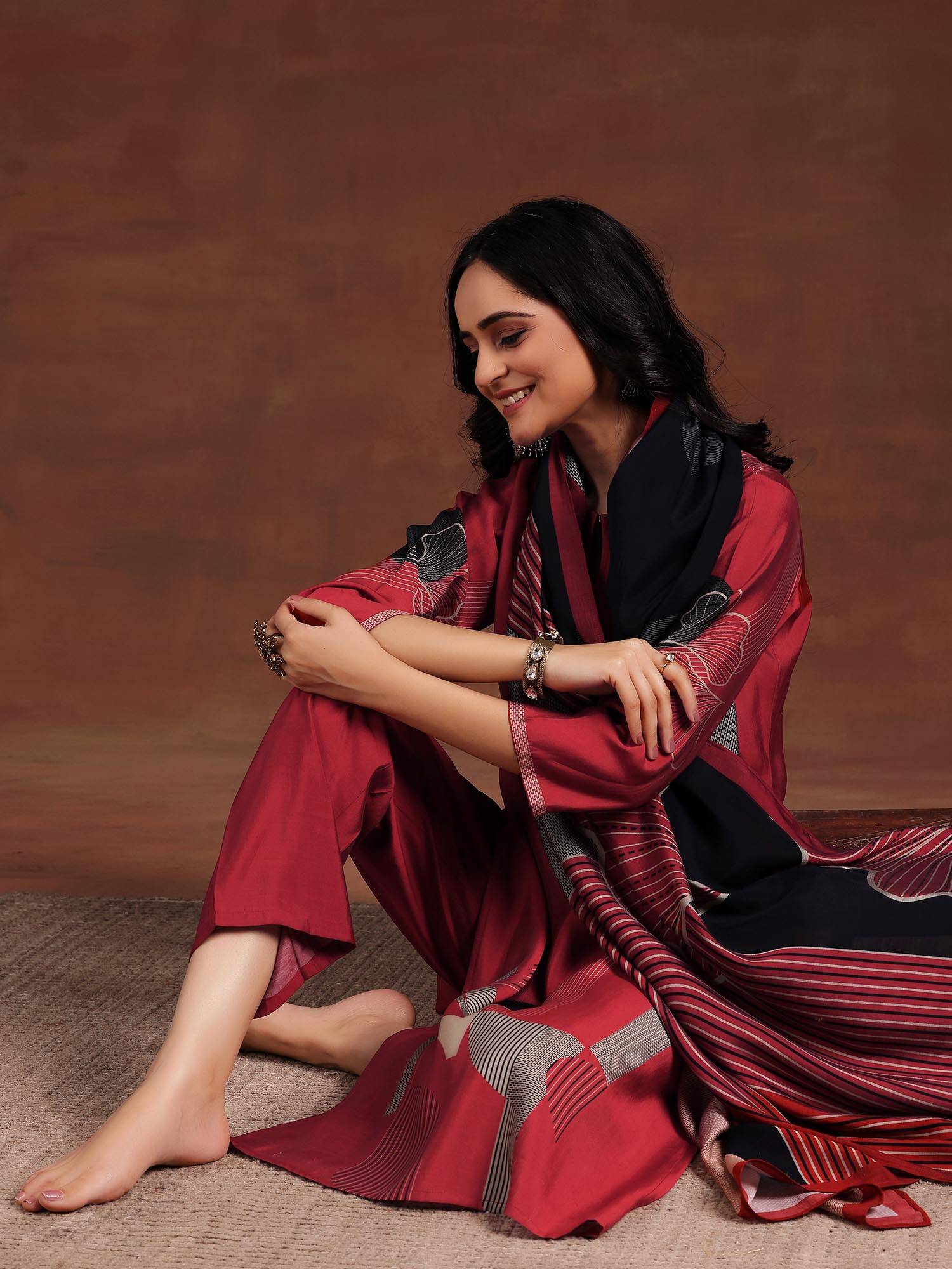 libas Maroon Abstract Printed Kurta with Pant and Dupatta (Set of 3)-picture-4