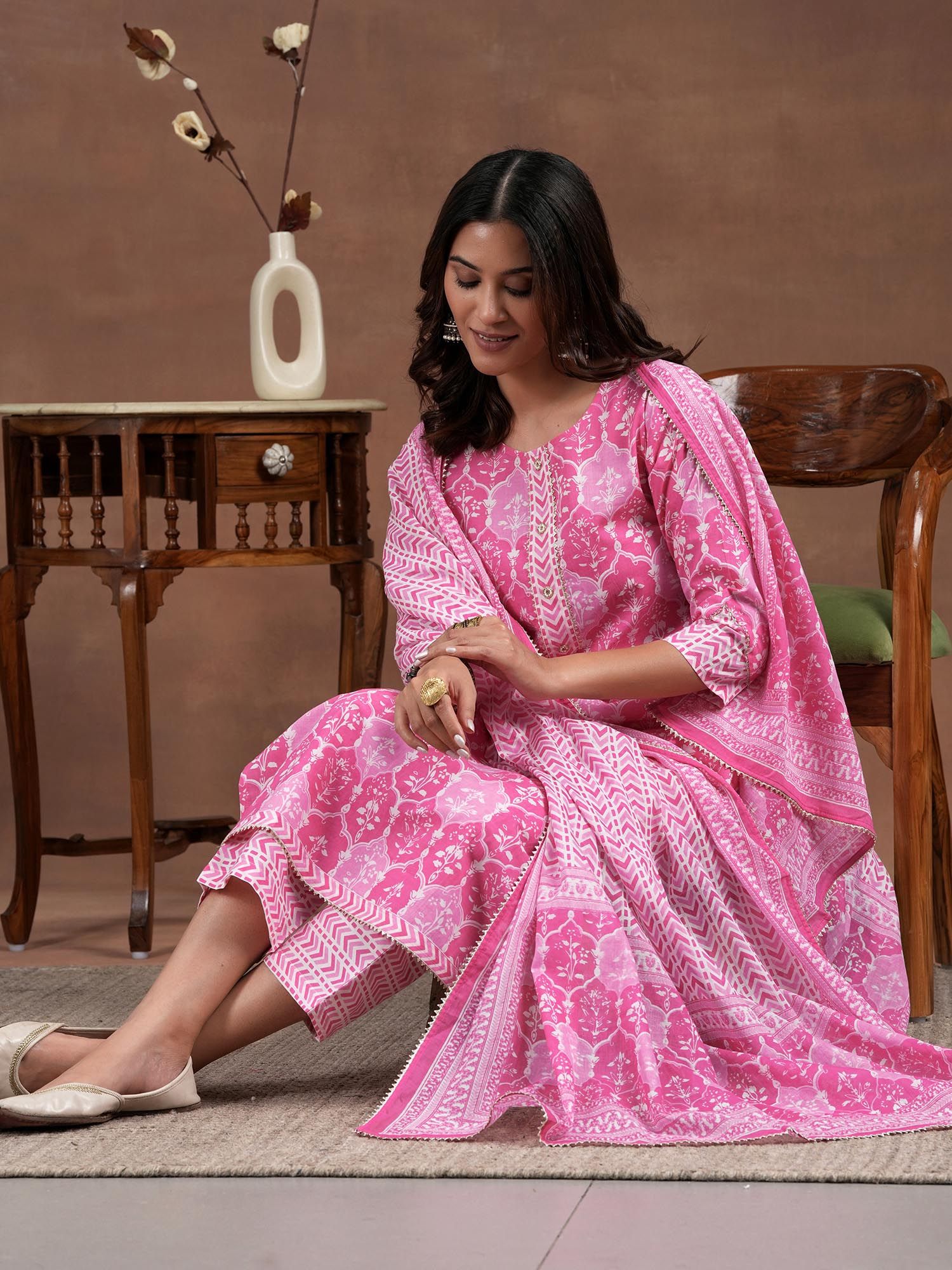 libas Pink Floral Printed Straight Kurta and Pant with Dupatta (Set of 3)-picture-15