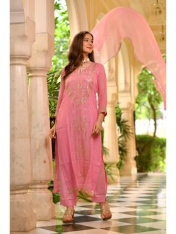 DIMPLE DESIGN STUDIO - Pastel Pink Georgette Aari Kurta With Pant And Dupatta (Set of 3)