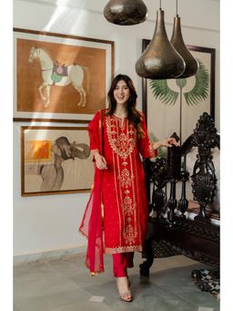 DIMPLE DESIGN STUDIO - Red Georgette Aari Kurta With Pant And Dupatta (Set of 3)
