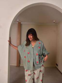 WHY SO BLUE - Isla Rose Applique Shirt