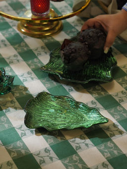 Pure Home + Living - Green Christmas Tree Shaped Glass Decorative Platter