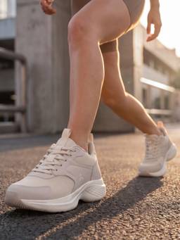 AVANT - Women CloudCurve Running Shoes - Peach