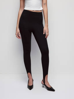Cider - High Stretch Women's Mid Rise Seam Detail Stirrup Capris Black