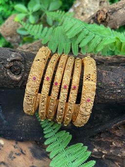 GRIIHAM - Gold Plated Classic Floral design 6 bangles (Pack of 6)