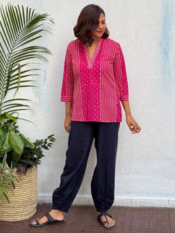 Chidiyaa - Pink Pure Cotton Stripes Straight Kurti