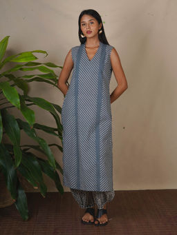 Chidiyaa - Grey Pure Cotton Stripes Straight Kurta