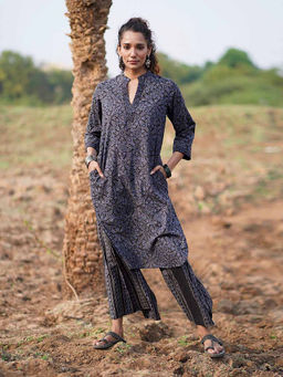 Chidiyaa - Black Pure Cotton Floral Straight Kurta