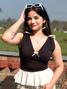 Tandul - Black Regular Fit Solid/Plain V-Neck Top