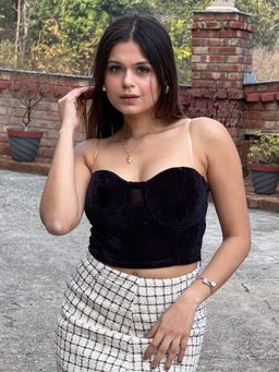 Tandul - Black Regular Fit Solid/Plain Shoulder Straps Crop Top