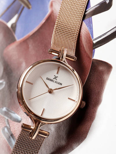 Analog Silver Dial Women Watch- DK11914-5