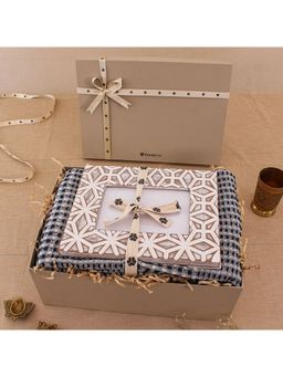 House This - Kamet Photoframe & Throw Gift Box, Multi-Color (8x10)