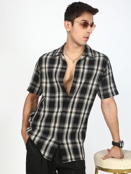 Bene Kleed - Men Black Checks Printed Half Sleeves Shirt