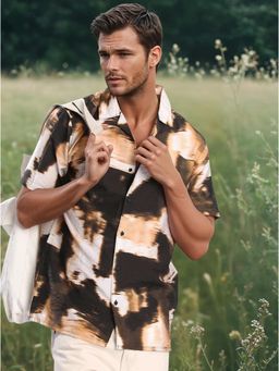 Bene Kleed - Men Brown Abstract Printed Shirt