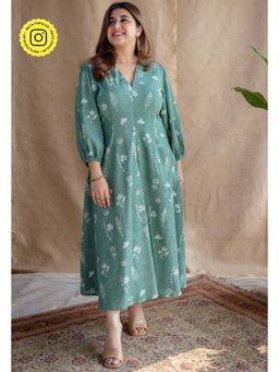 The Indian Ethnic Co. - Green Dabu Slub Cotton Dress