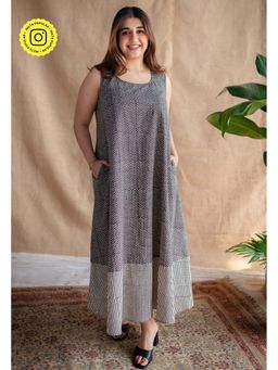 The Indian Ethnic Co. - Black Fakira Mul Dress