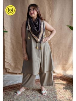The Indian Ethnic Co. - Charcoal Dabu Cotton Checks Scarf