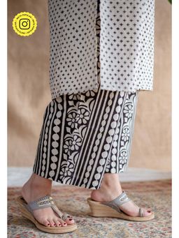 The Indian Ethnic Co. - Off White Fakira Mul Palazzo