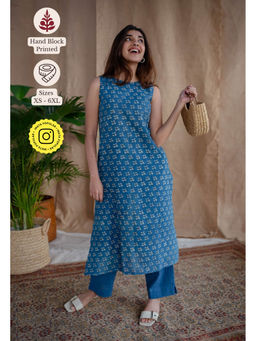 The Indian Ethnic Co. - Blue Straight Dabu Slub Cotton Kurta Printed Boat Neck With Sleeveless