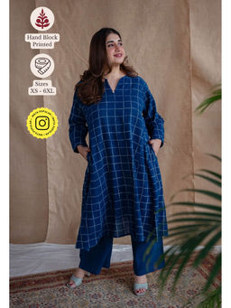 The Indian Ethnic Co. - Navy Blue Loose Dabu Slub Cotton Printed V Neck Kurta