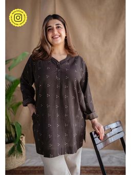 The Indian Ethnic Co. - Brown Straight Dabu Slub Cotton Short Kurti Printed Kurti