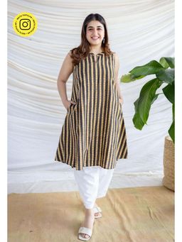 The Indian Ethnic Co. - Black A-Line Kalamkari Printed Cotton Kurta With Sleeveless