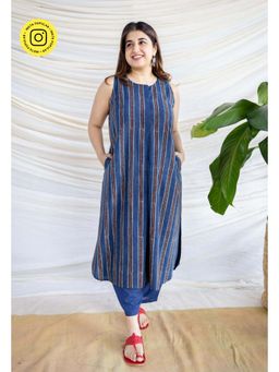 The Indian Ethnic Co. - Navy Blue Straight Ajrakh Printed Cotton Kurta With Sleeveless