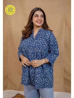 The Indian Ethnic Co. - Blue Loose Dabu Printed Cotton Kurti With Mandarin Neck