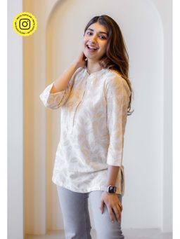 The Indian Ethnic Co. - Beige Straight Printed Cotton Short Top With Mandarin Collar