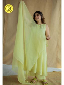 The Indian Ethnic Co. - Lime Green Solid Cotton Kota Doria Dupatta With Tassels