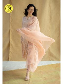 The Indian Ethnic Co. - Peach Solid Cotton Kota Doria Dupatta With Tassels