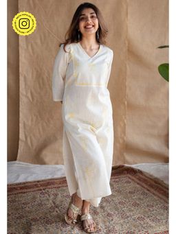 The Indian Ethnic Co. - White Straight Dabu Printed Slub Cotton Kurta