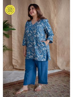 The Indian Ethnic Co. - Blue Straight Dabu Handblock Printed Slub Cotton Kurti