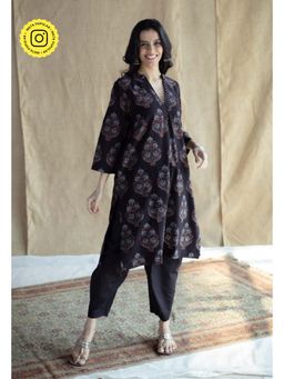 The Indian Ethnic Co. - Black Straight Ajrakh Hand block Printed Cotton Kurta