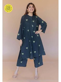 The Indian Ethnic Co. - Ayaat Green Dabu Cotton Anti-Fit Kurta