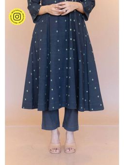 The Indian Ethnic Co. - Prita Green Solid Slub Cotton Narrow Pant