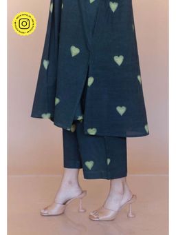 The Indian Ethnic Co. - Yashi Green Dabu Cotton Straight Pant