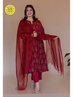 The Indian Ethnic Co. - Red Solid Kota Doria Cotton Dupatta