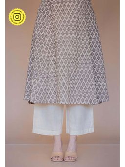 The Indian Ethnic Co. - Yashi Beige Solid Slub Cotton Straight Pant